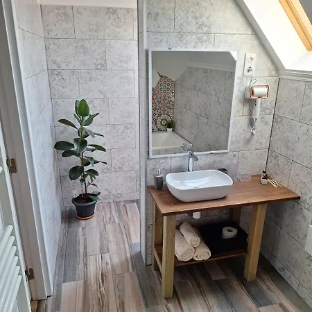 Alro Apartmanhaz 公寓 *