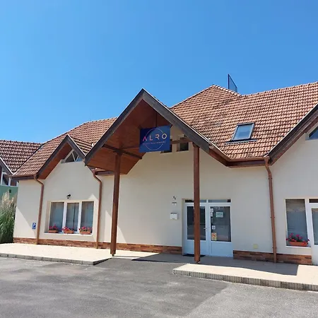 Alro Apartmanhaz Балатонсарсо