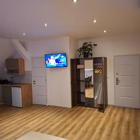 Апартаменты Alro Apartmanhaz *