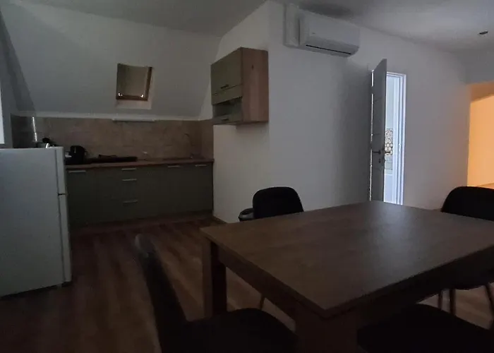 Alro Apartmanhaz Lägenhet *
