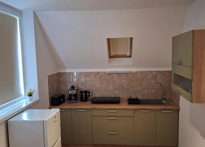 Alro Apartmanhaz * Balatonszarszo